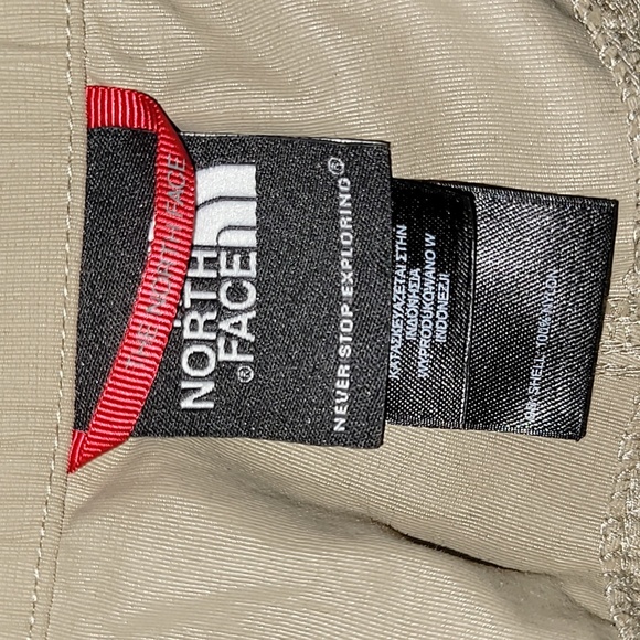 The North Face. Cargo Convertable Pant/shorts. LIKE-NEW. Men's size Large. - Picture 14 of 16